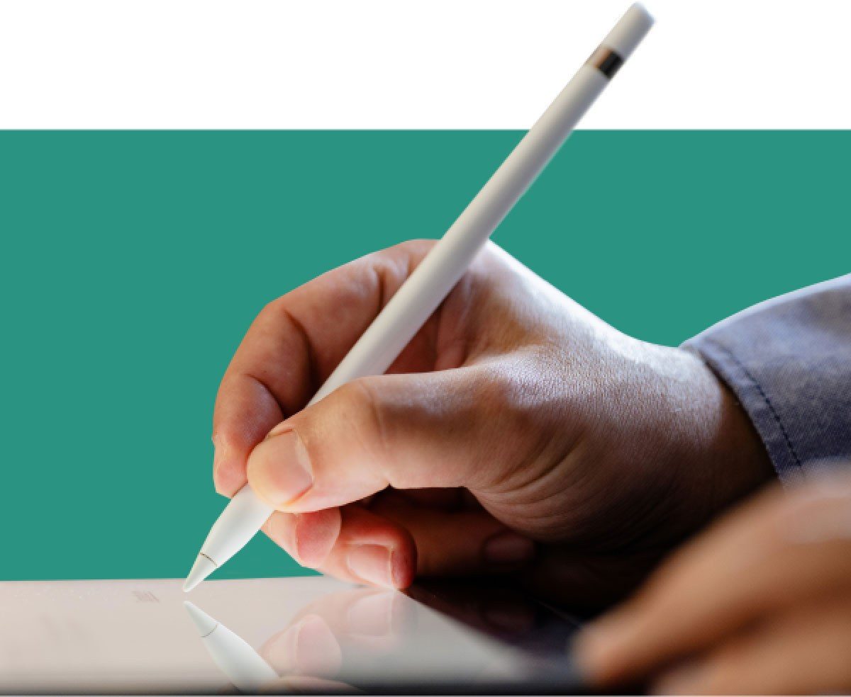 Person's hard writing on a tablet screen with a stylus